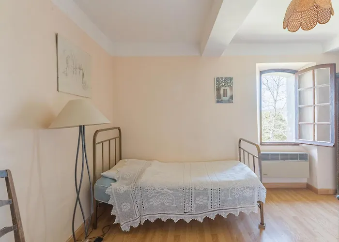 Conciergerie Chateau D'allemagne *